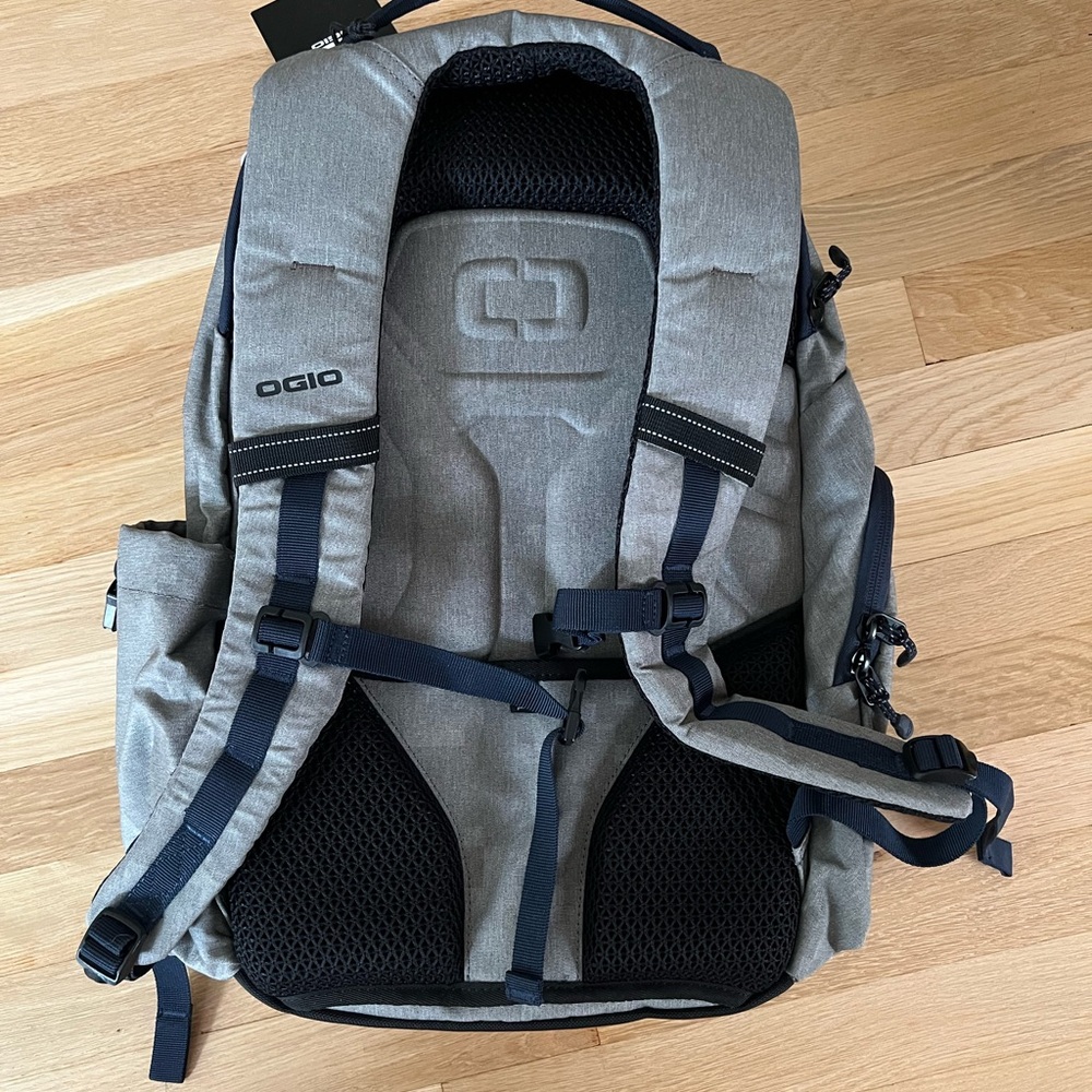 OGIO Charcoal and Navy Men's Gambit Pro Backpack - Picture 2 of 4